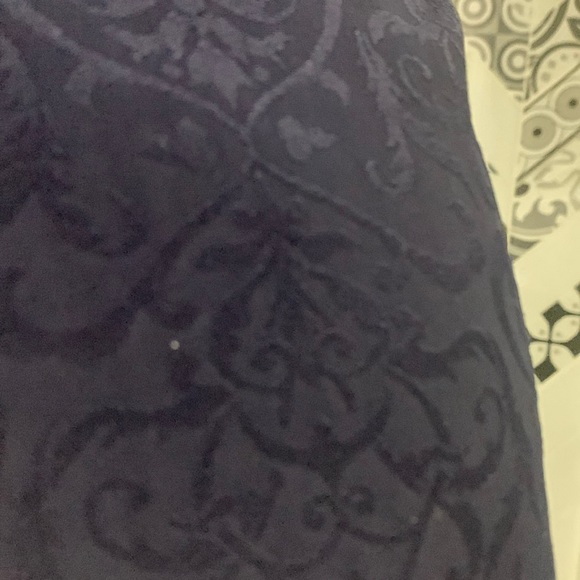 Like new🌸VTG 90’ Beautiful buttons down blouse in navy blue jacquard - Picture 4 of 11
